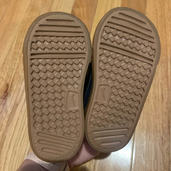 💙Nike Sneakers💙 - Picture 5 of 5